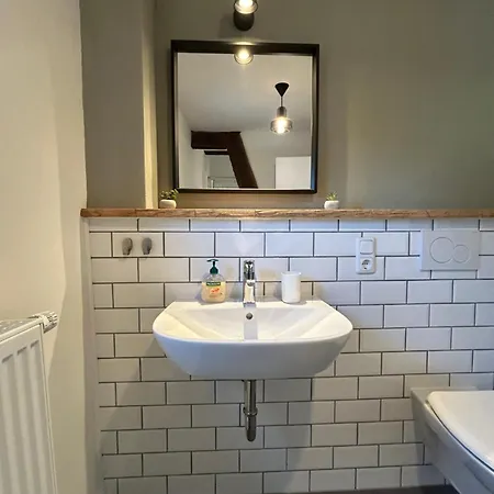 In Charmantem Fachwerkhaus Zentral Gelegen Δωμάτια σε οικογενειακή κατοικία Lollar