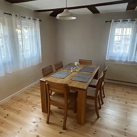 In Charmantem Fachwerkhaus Zentral Gelegen Homestay Lollar