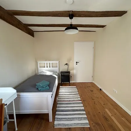 In Charmantem Fachwerkhaus Zentral Gelegen Δωμάτια σε οικογενειακή κατοικία Lollar